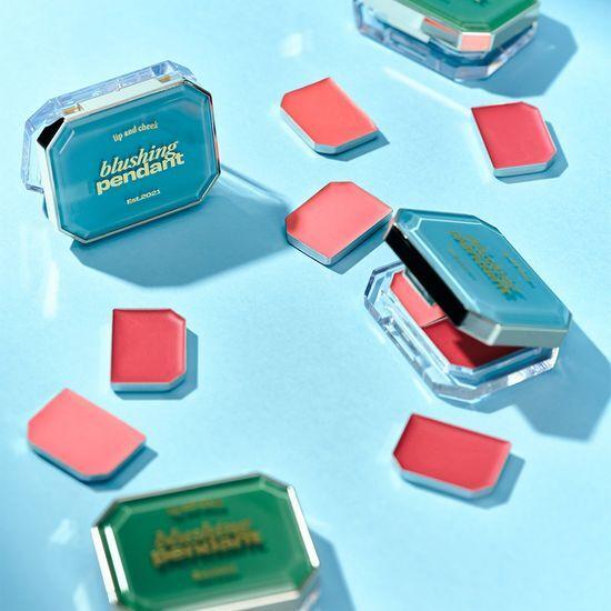 Alternative stereo Blushing Pendant Single/Planned