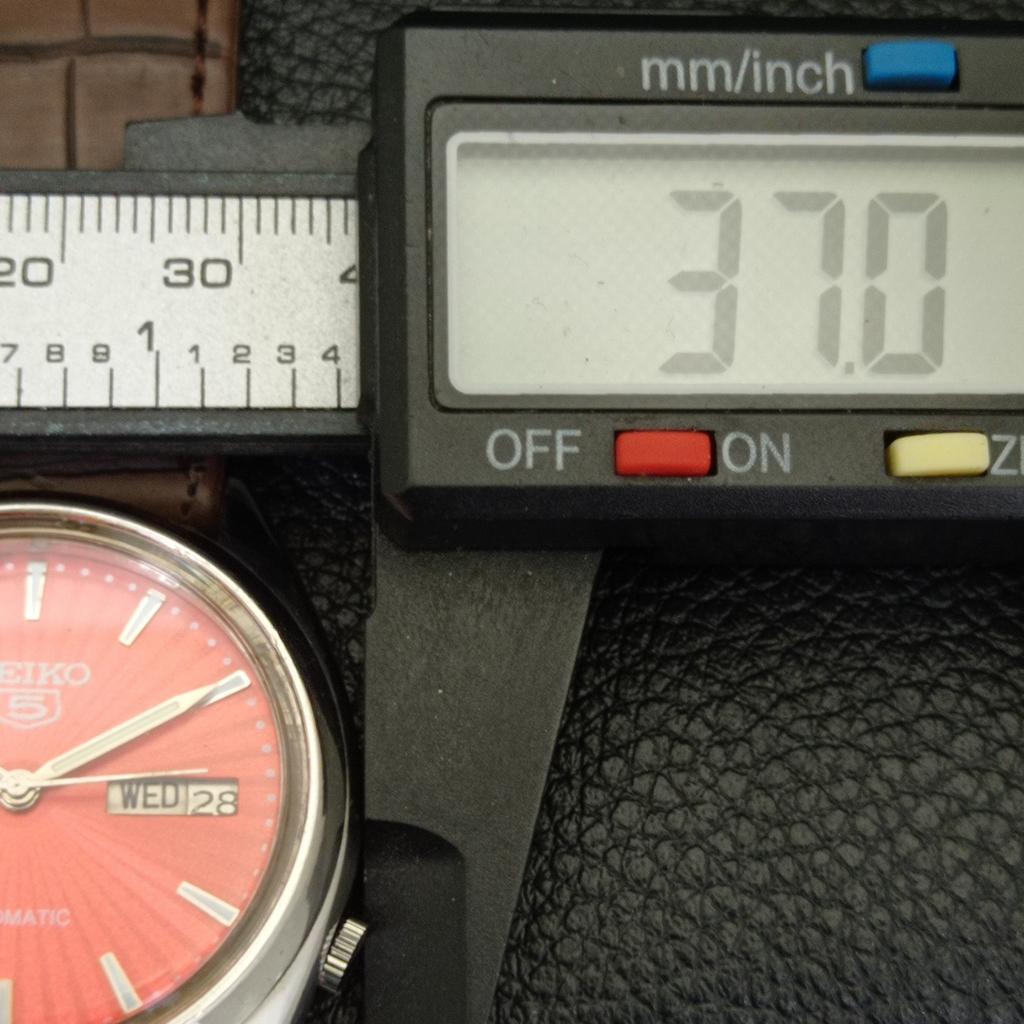 JAPAN 7009A VINTAGE SEIKO 5 AUTOMATIC MENS RED COLOR DIAL WATCH a701364-5 R206a-a701364