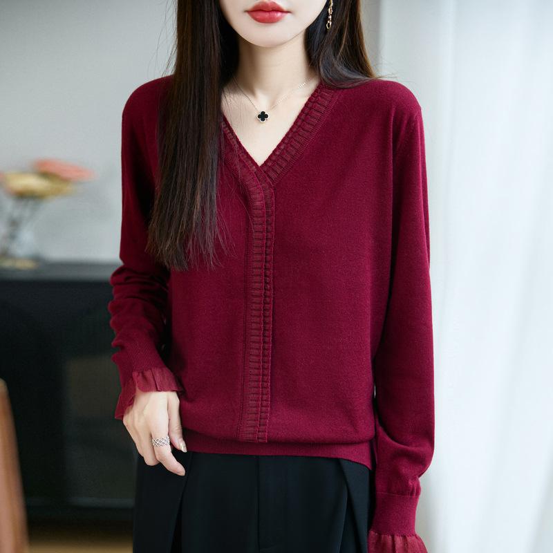 Early Autumn New V-neck Women's Knitted Sweater, Long-sleeved Lace with Black Ear Trim, Solid Color Loose Base Layer