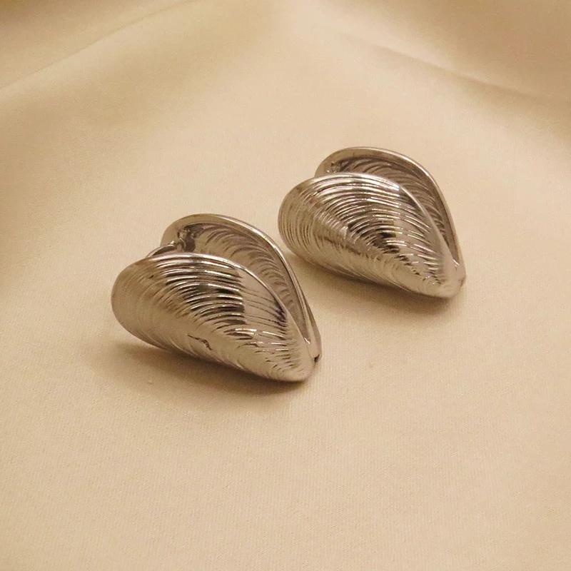 Vintage Metal Striped Round Heart Earrings for Women European American Retro Ball Drop Earrings Elegent Female Simple Jewelry