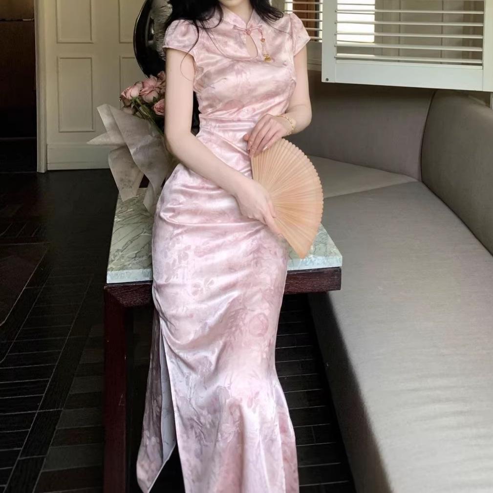 Elegant Satin Jacquard Qipao Dress with Stand Collar and Waist-Cinching Design for Early Summer