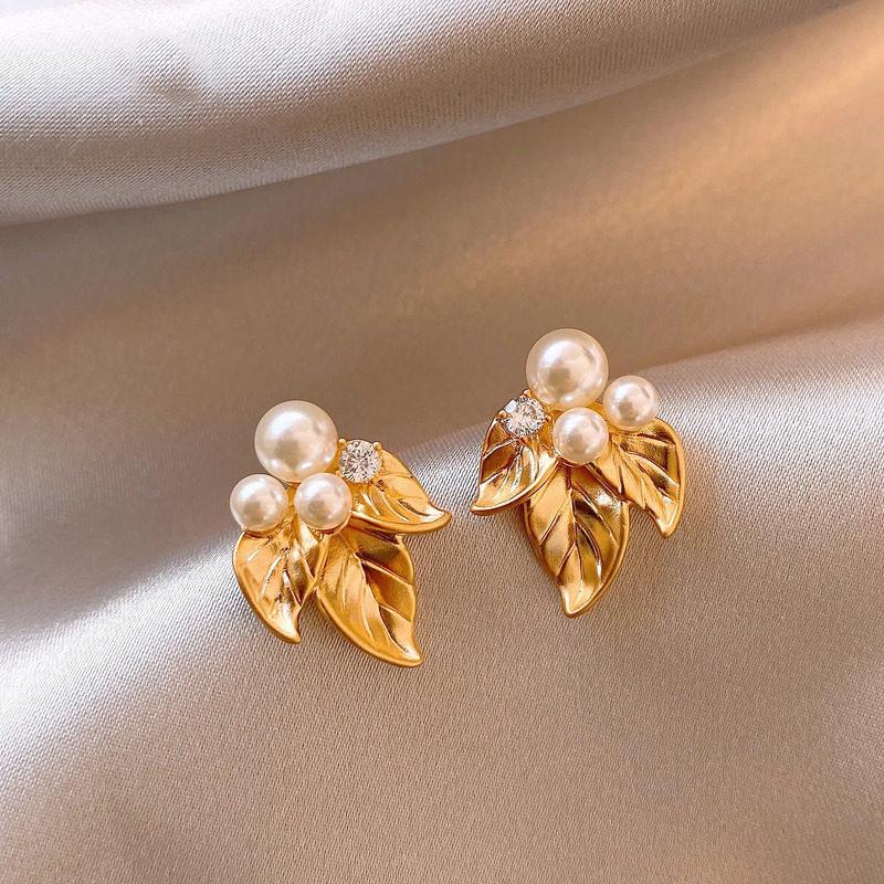 French Vintage Pearl Leaf Stud Earrings - Elegant and Versatile Luxury Accessory for Women