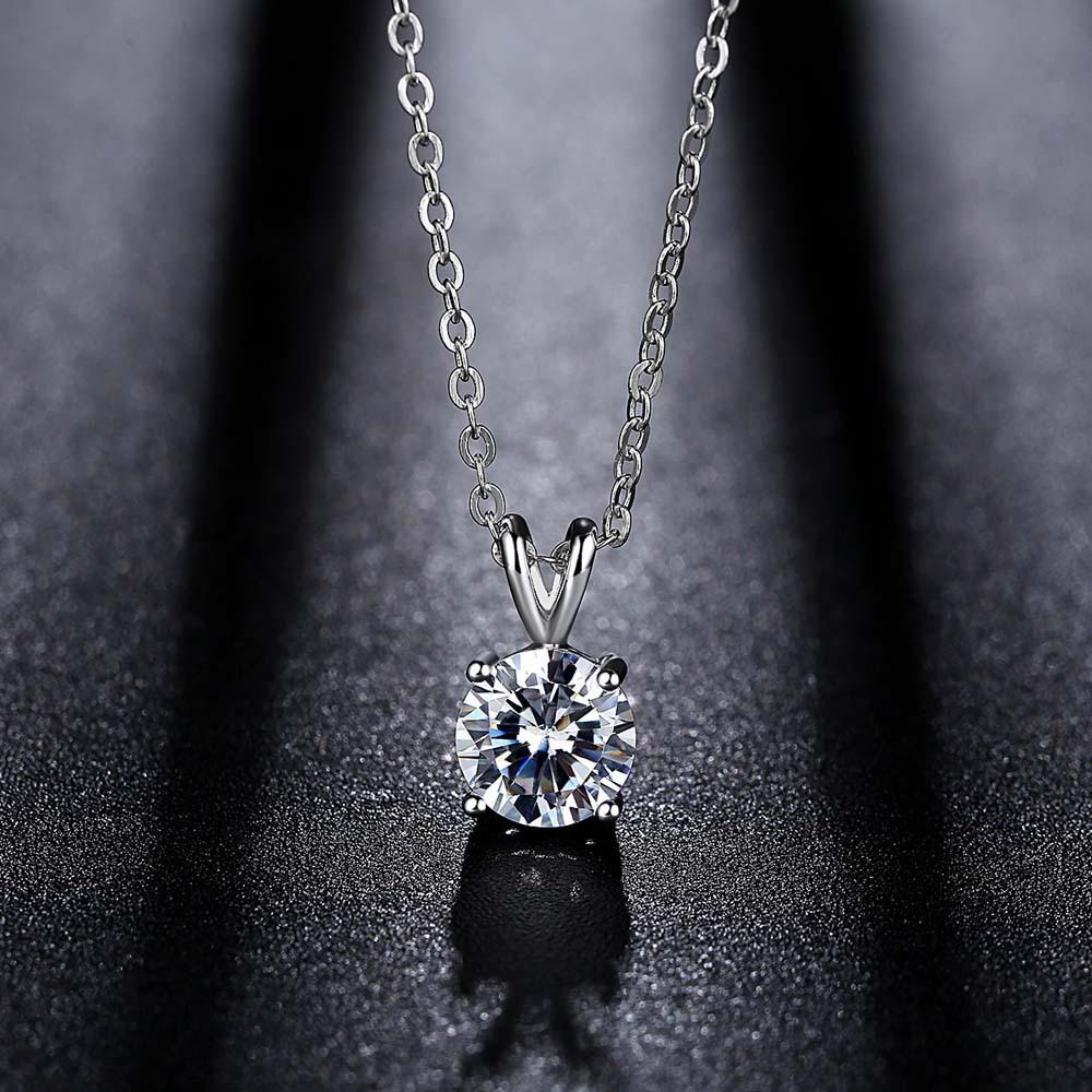 Elegant Korean Clavicle Chain Necklace with Cross Pendant and Zircon Claws