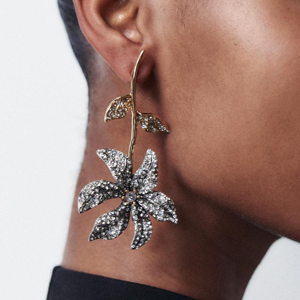 Diamond flower earrings, personalized high-end earrings, niche temperament, versatile fashion earrings, women