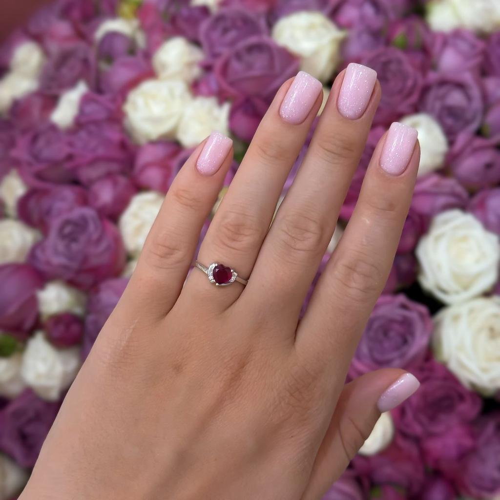 Серебряное кольцо с натуральным рубином 1.055ct, вес изделия 1,79 гр (2172710)