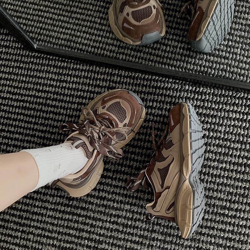 

Shoes women s autumn new ins retro sports casual shoes platform mesh breathable running shoes 40 темно-коричневого кольору
