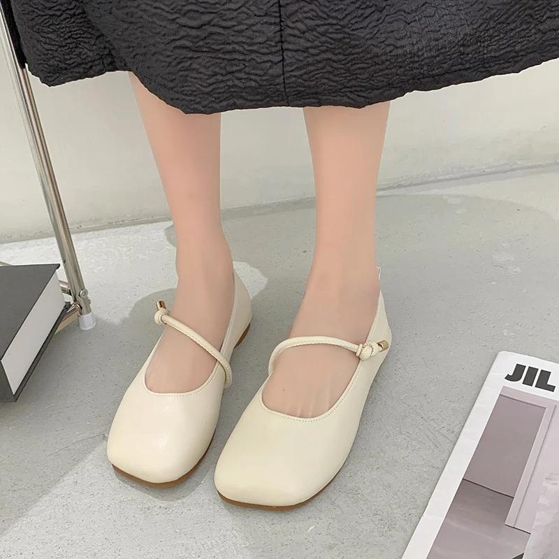 Ladies Shoes On Sale 2025 Stylish Black Leather Flat Shoes for Women Comfortable and Versatile Single Shoes for Everyday Wear