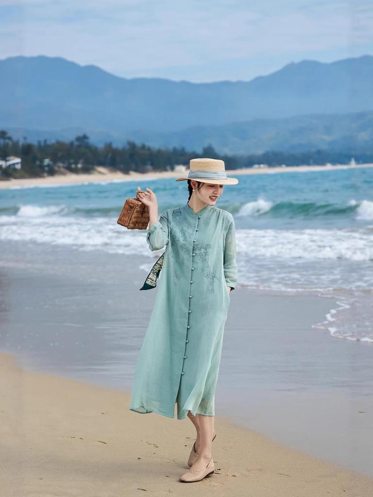 2026 Artistic Women's Textured Linen Embroidered Dress with Three-Quarter Sleeves and Flowing Mid-Length Skirt