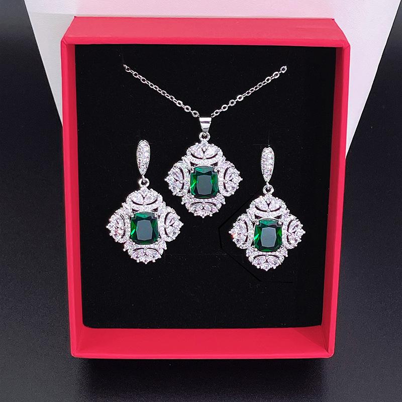 Diamond Inlaid Emerald Earrings Necklace Accessory Set Fashionable Light Luxury Colorful Pendant Womens First Piece