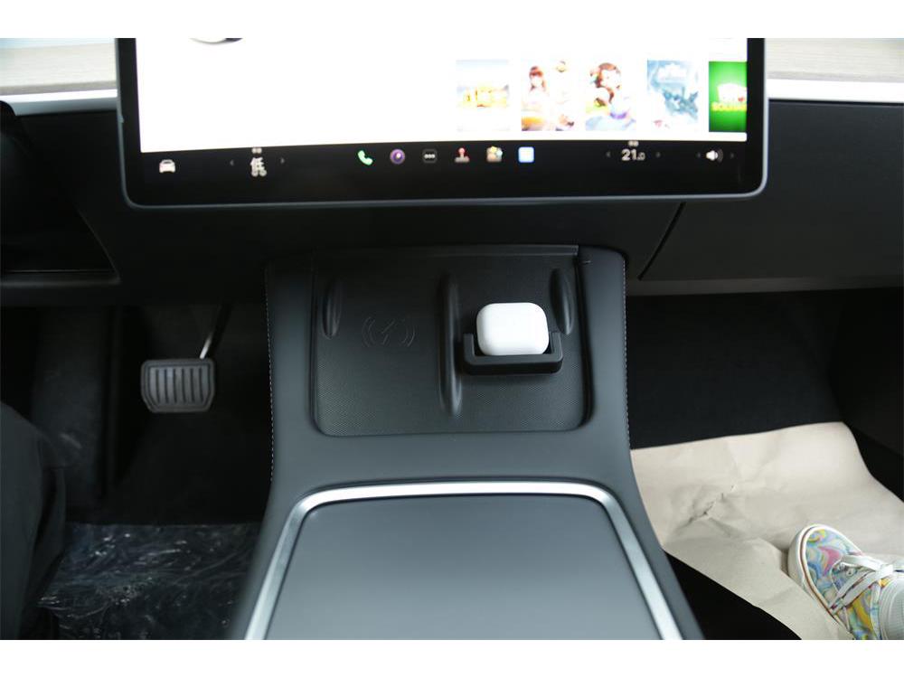 2021-2022 Tesla Model 3/Y Kabellose Ladefläche mit Bluetooth-Kopfhörer-Zusatz