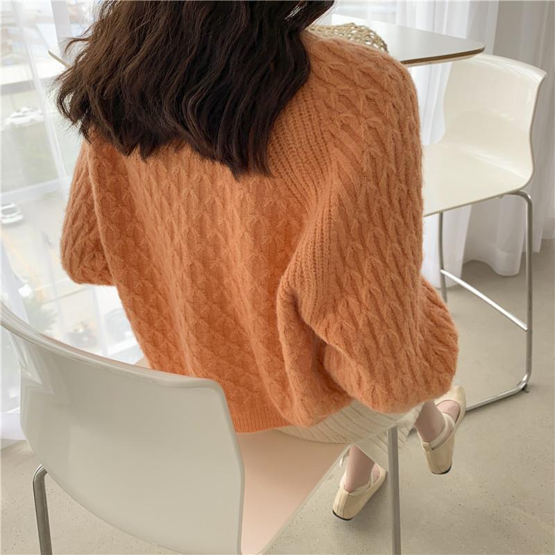 Crew neck pullover sweater women's loose and versatile autumn and winter new short lazy wind long-sleeved knitted sweater bottoming top thick
