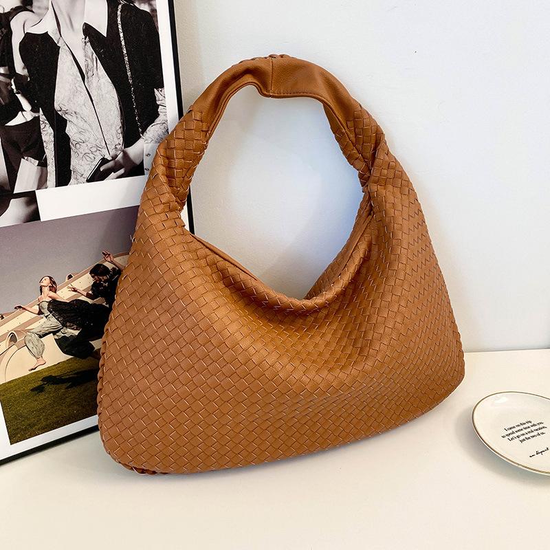 Simple Hand Woven Bag, Women's Fashionable Soft Leather Commuting Shoulder Bag, Versatile and Large Capacity