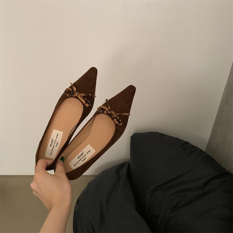 Französische spitze Leopardenmuster Schleife Einzelne Schuhe Damen 2025 Frühling neu Wildleder Retro-Stil Oma-Schuhe Nische Damenschuhe