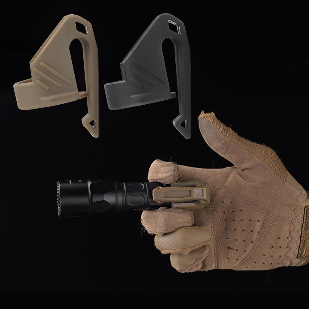 Taktyczny uchwyt na latarkę Wielofunkcyjny przenośny klips na latarkę Uchwyty mocujące lampę Akcesoria do sprzętu taktycznego