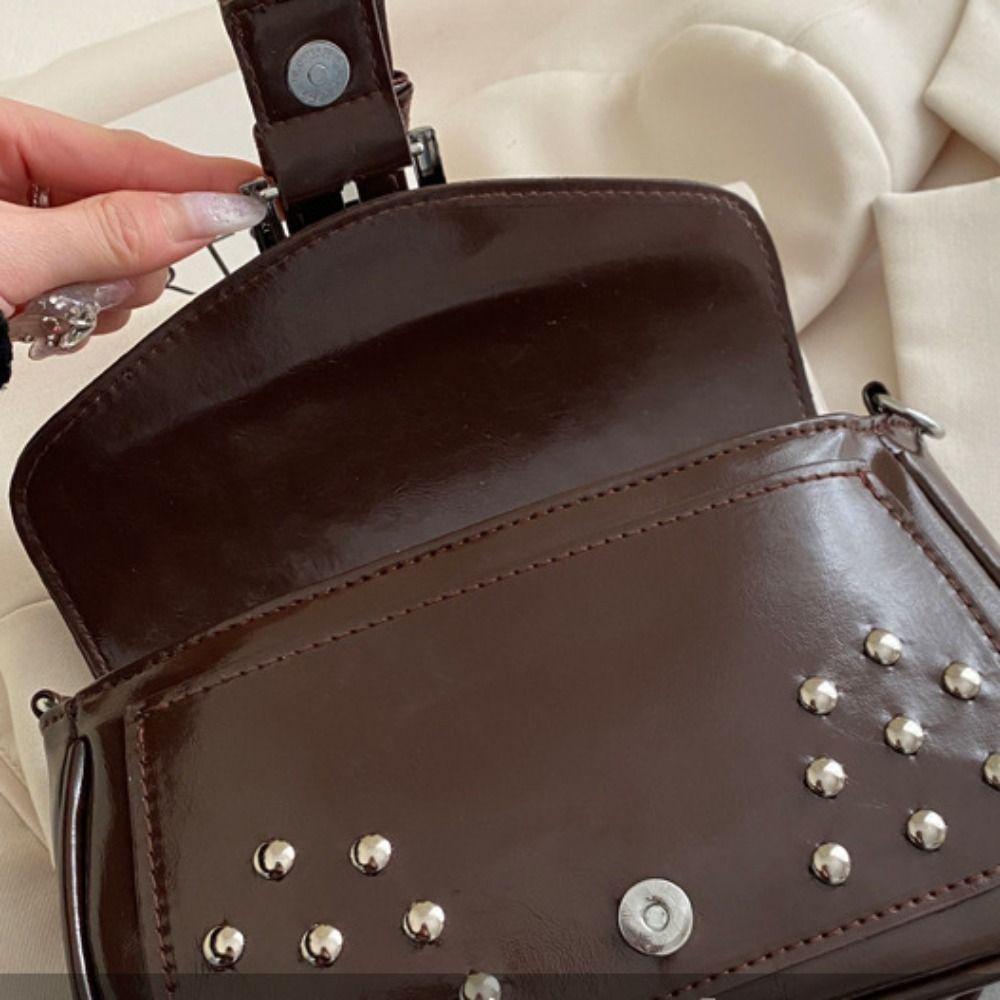 Trend Y2K Rivet Shoulder Bag Retro Spicy Girl Vintage Underarm Bag Fashion Pu Leather Motorcycle Bag Girls