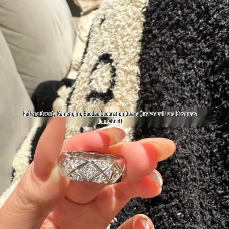 Elegant Coco-Style Mid-Band Ring with Diamond Accents: Minimalist, Versatile, Timeless Luxury.