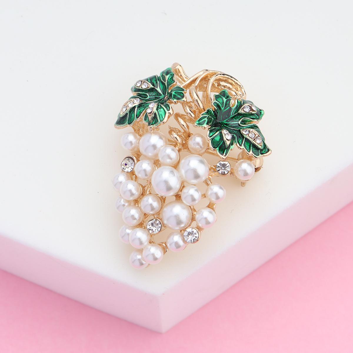 

Корейська Мода Брошка-Светр - Барвистий Фруктовий Дизайн Винограду для Леді, Універсальна Шпилька для Кардиганів та Студентського Стилю.