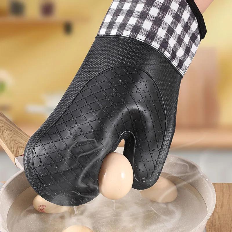 Silicone Insulated Baking Gloves, Lengthened Non-slip and Scald-proof Thickened High-temperature Kitchen Gloves.