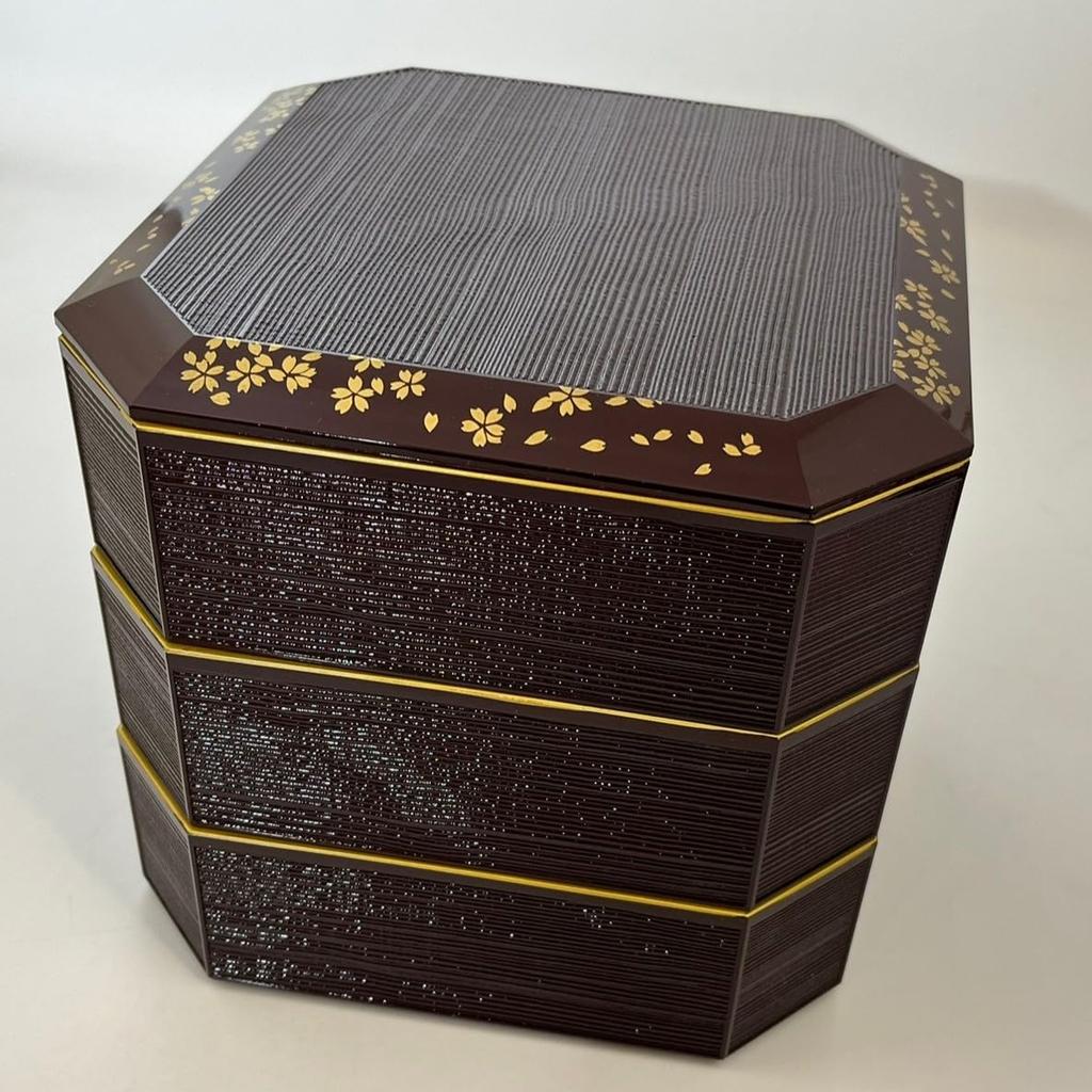 Yamanaka Burnt Size with Tamari Sakura Lacquerware, Cedar, Three-Tiered Box, 6.0, Finish, M12472-9