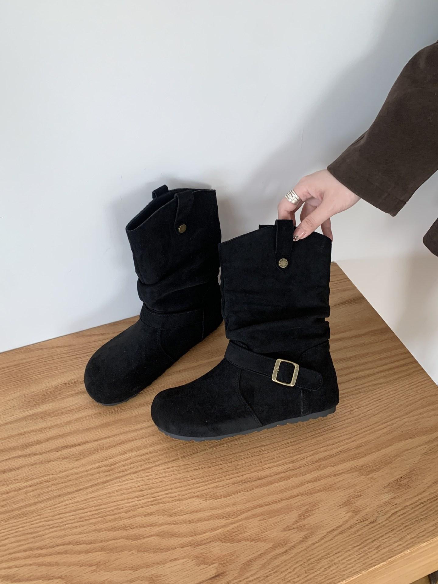 2025 winter new pleated stacking boots women s retro matte fleece western boots medium tube Martin boots inner heightening short boots 35