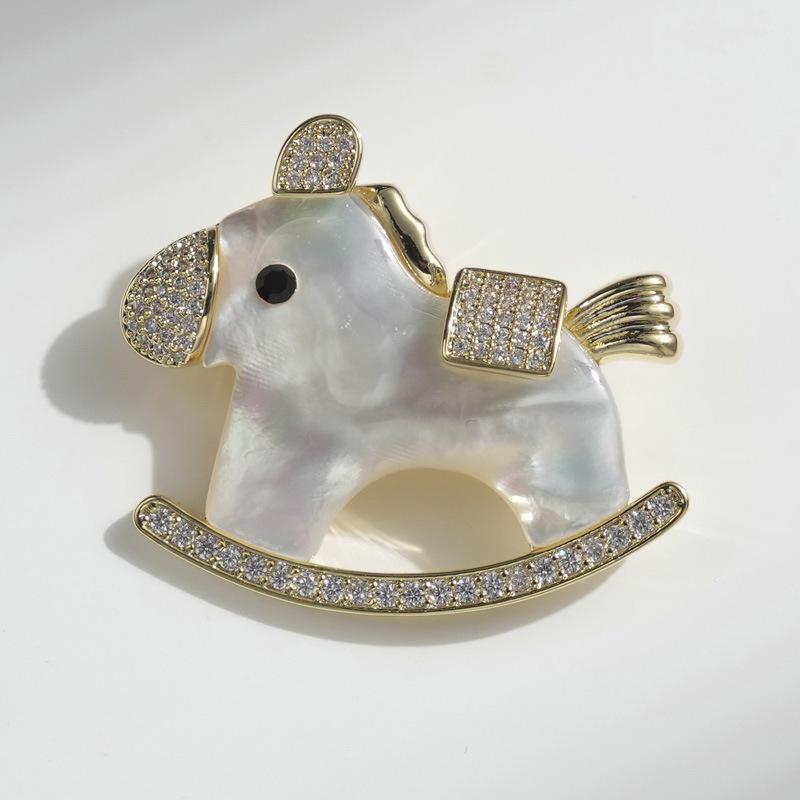 Bo Xin Yun Seashell Rocking Horse Brooch: Cute, Fashionable Design, Natural Corsage Clothing Accessory