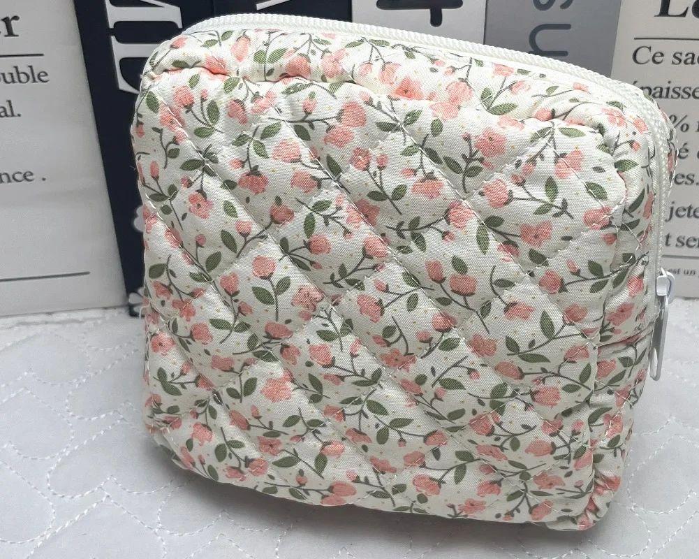 

Portable Makeup Storage Bag Small Coin Purse Lightweight Travel Cosmetic Organizer with Multiple Compartments and Zipper Closure for Daily Use One Size