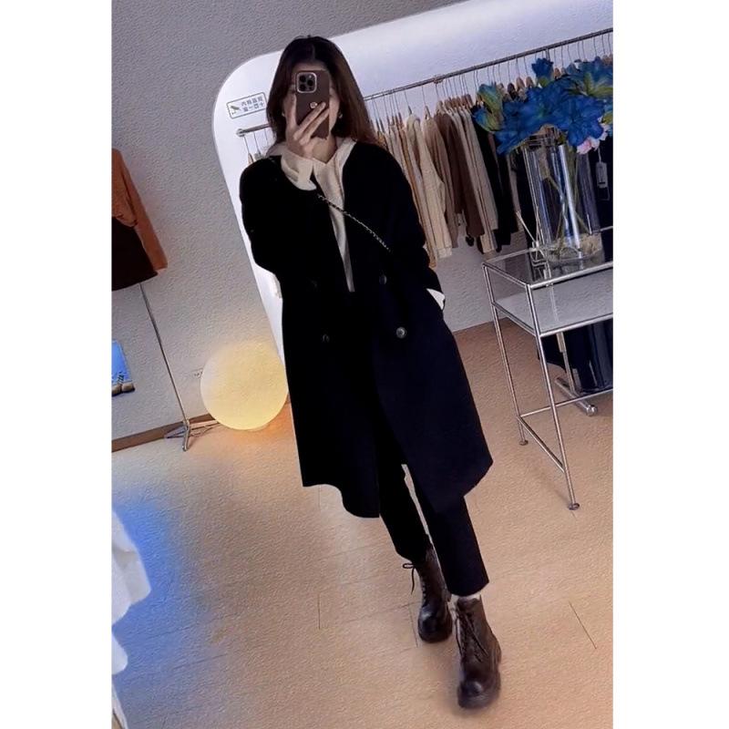 Hepburn-Style Woolen Coat for Women - 2026 Autumn/Winter Collection: Petite Fit, Slightly Plump Design.
