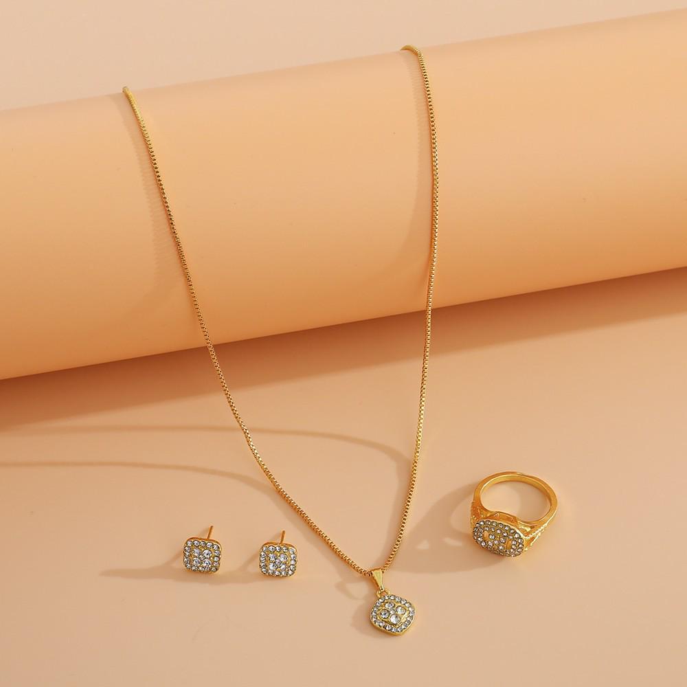 European & American 8 Hearts & Arrows Engagement Ring, Stud Earrings & Necklace Set