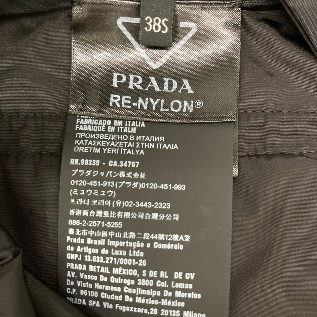 Prada Szorty Re-Nylon 22 lata 22Y884 Spodnie z trójkątną plakietką 38 czarneUżywane