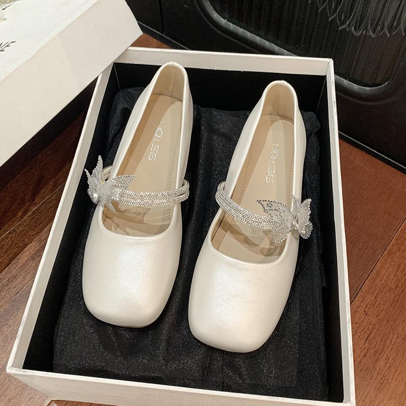 2025 vår och höst nya franska fyrkantiga strass Mary Jane enkelskor dam koreansk version fe-stil med kjol platta damskor