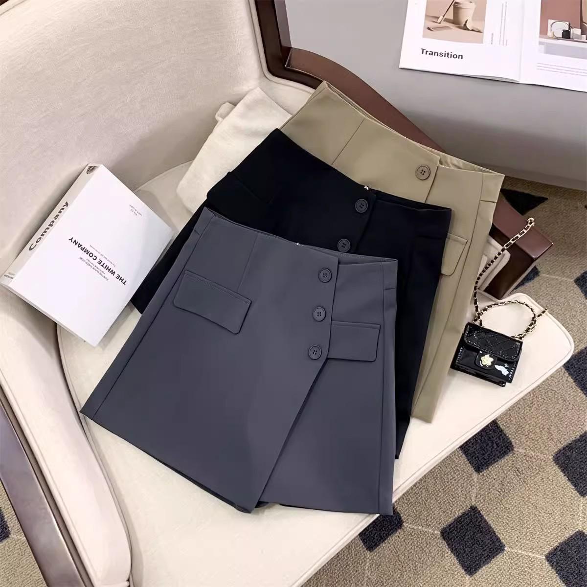 

2024 Spring/Summer Women s Stylish High-Waist Skort: Versatile A-Line, Wide-Leg Design with Front Skirt and Back Shorts XL