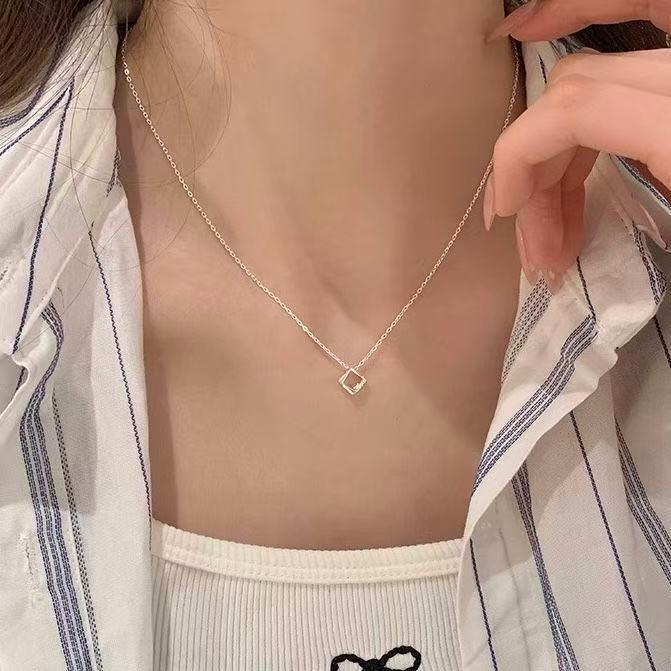 Minimalist White Copper Geometric Necklace: Versatile, Simple Clavicle Chain for Men & Women - Light Luxury, High-End Style