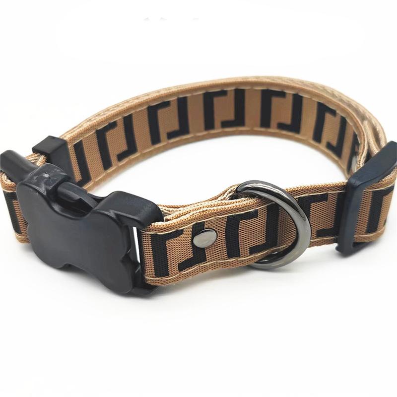 

Pet Traction Rope Tactical Dog Leash Outdoor Training Large DogsRetractable Explosion-proof Dog Leash S(2.5cmwide)