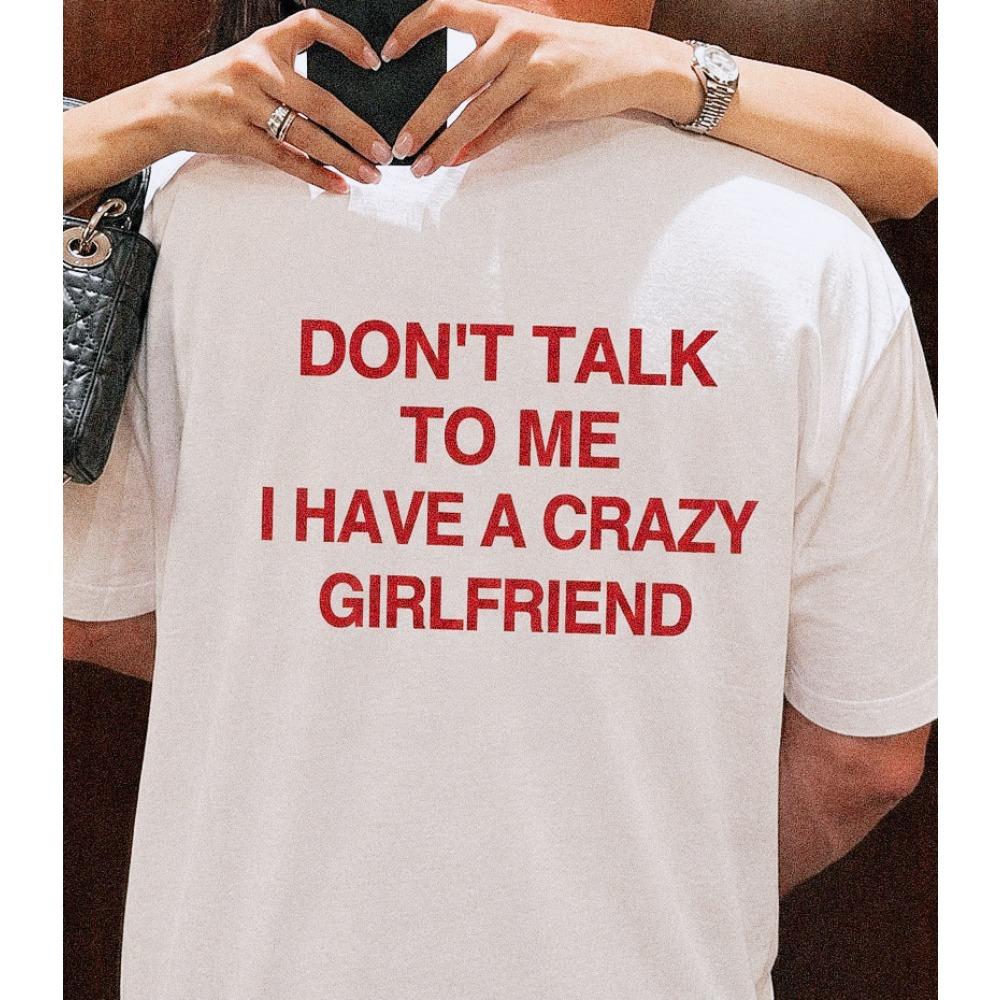 Zabawny Slogan Szalonej Dziewczyny Czerwony Nadruk z Tyłu Koszulka Unisex Humorystyczny Tekst Krótki Rękaw Czysta Bawełna Luźna Codzienna Streetwear Top