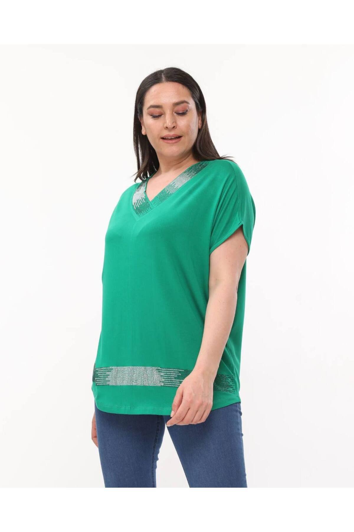 

Women s Big Size Blouse Plus Size Blouse with Embroidered Collar and Skirts XL/2XL
