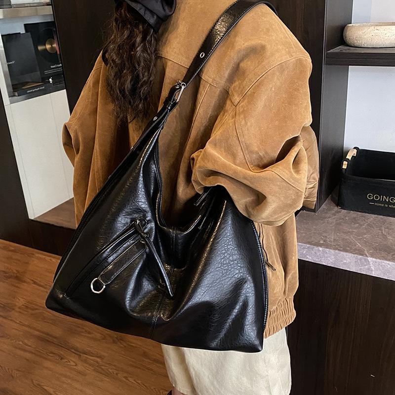 Casual Retro Large-capacity Bag Women's 2025 New Commuter Versatile Shoulder Messenger Bag Soft-sided Tote Bucket Bag