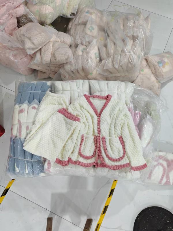 Women's Sweet Style Coral Fleece Pajamas Set with Rabbit Head Jacquard and Bowknot, Thickened for Autumn and Winter 2025.