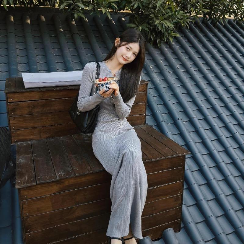[] Long-sleeved knitted dress women's autumn new waist and thin inner long dress slim-fitting long skirt