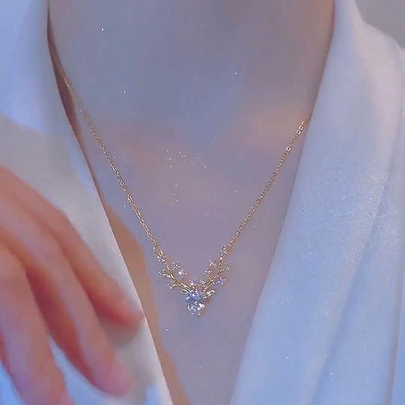 Fashion Jewelry One Deer Has You Little Elk Necklace For Women High-End Temperament Wild Collarbone Chain Pendant Birthday Gift