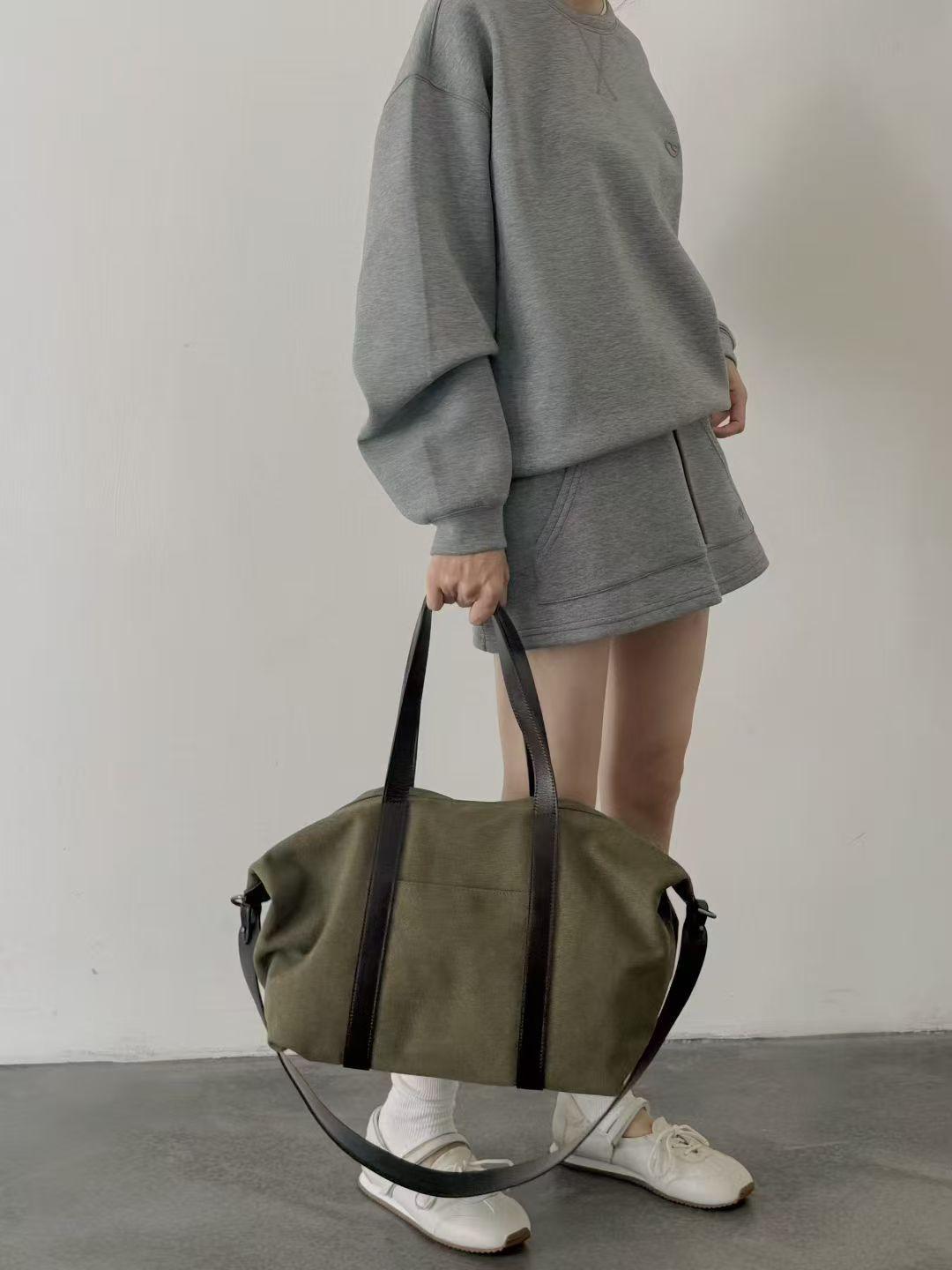 

YP Сумка-тоут из овчины с совместным брендом Простой дизайн Модная дорожная сумка Сумка на все тело Большая вместимость 35x16.5x27.5cm зелёный