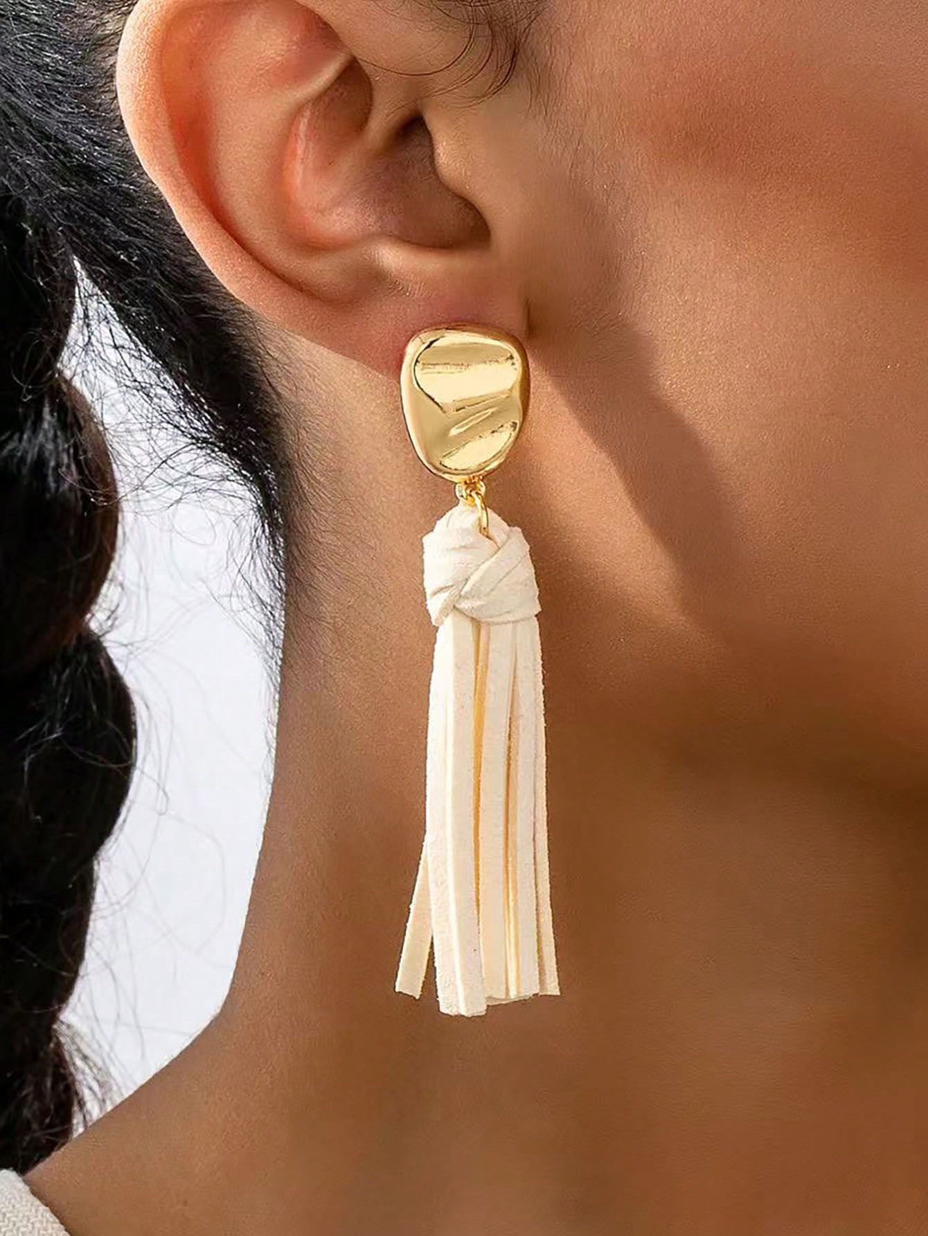 

Модные серьги-подвески для женщин золотой