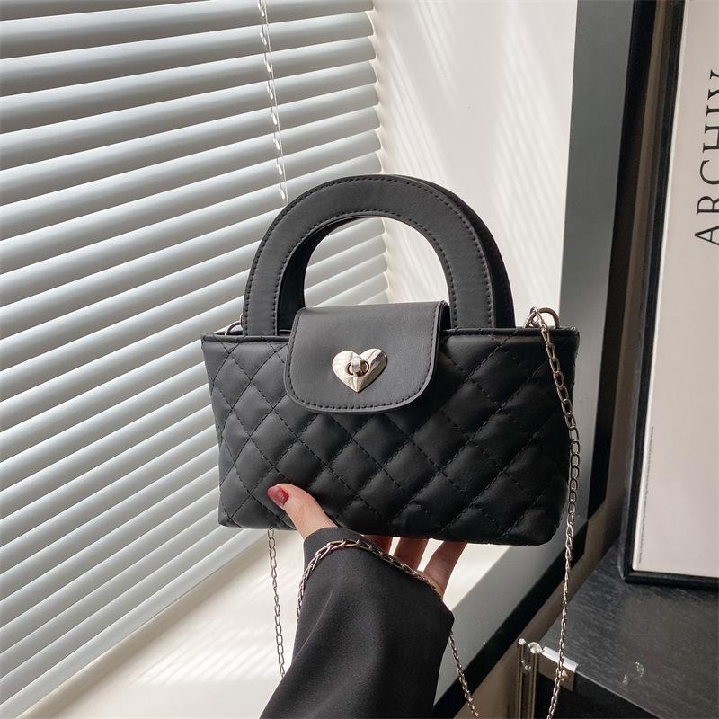 

New versatile chain, beautiful casual women s bag, portable shoulder messenger bag, advanced texture temperament bag чёрный