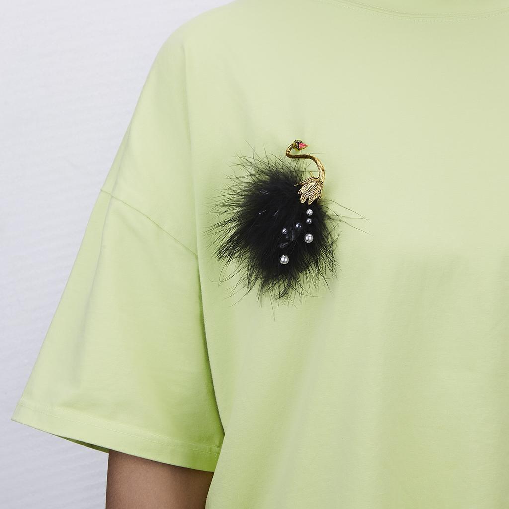 Fashionable New White Feather Plush Pearl Crystal Animal Brooch Creative Brooch Alloy Bird Badge