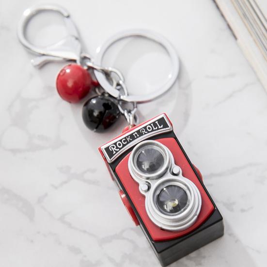 Keychain Lightweight Portable LED Sound Light Design Retro Camera Shape Key Chain Bag Backpack Keyring Pendant Accessory