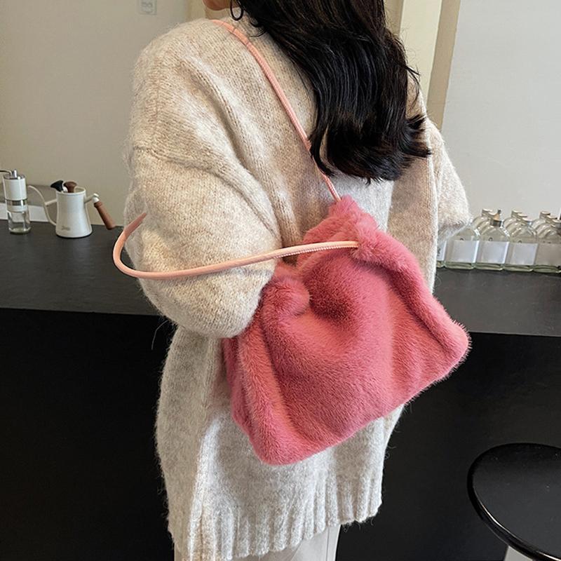 New Plush Bucket Bag for Autumn and Winter, Women's High-end Texture Niche Design Commuter Handbag
