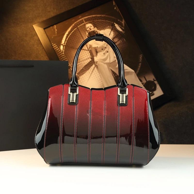 2026 New Fashionable Middle aged Women s Bag with Large Capacity