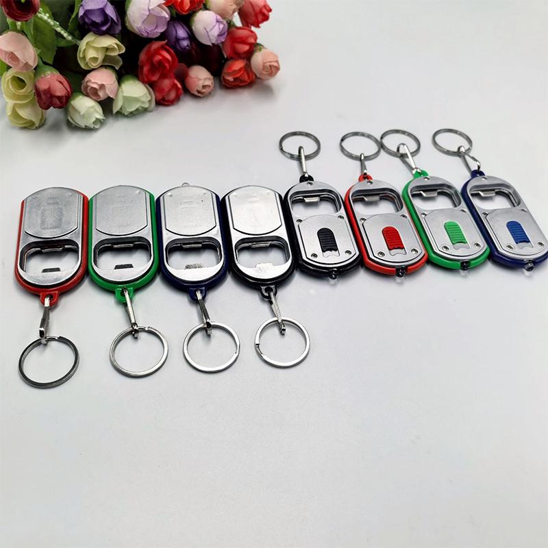 Ouvre-bouteille LED Multifonctionnel Mini Lampe de Poche Illuminée Porte-clés Pendentif