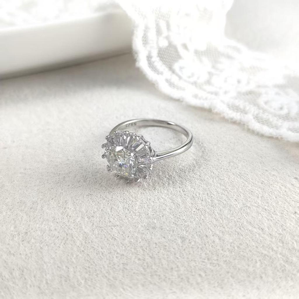 Sunflower Moissanite Ring In S925 Sterling Silver - One Carat Zircon, High-End Women's Jewelry