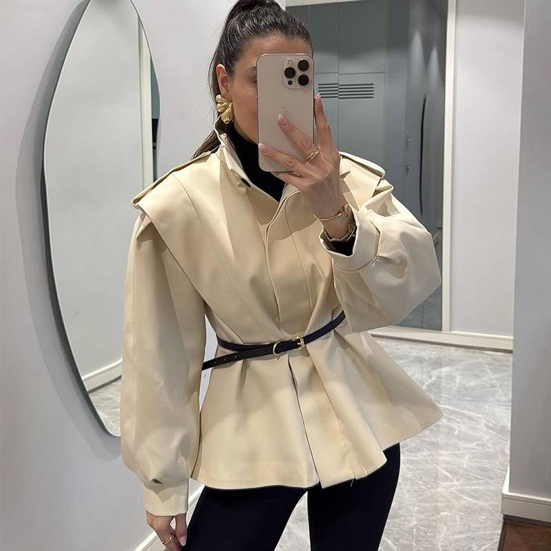Trench corto marrone scuro con cintura