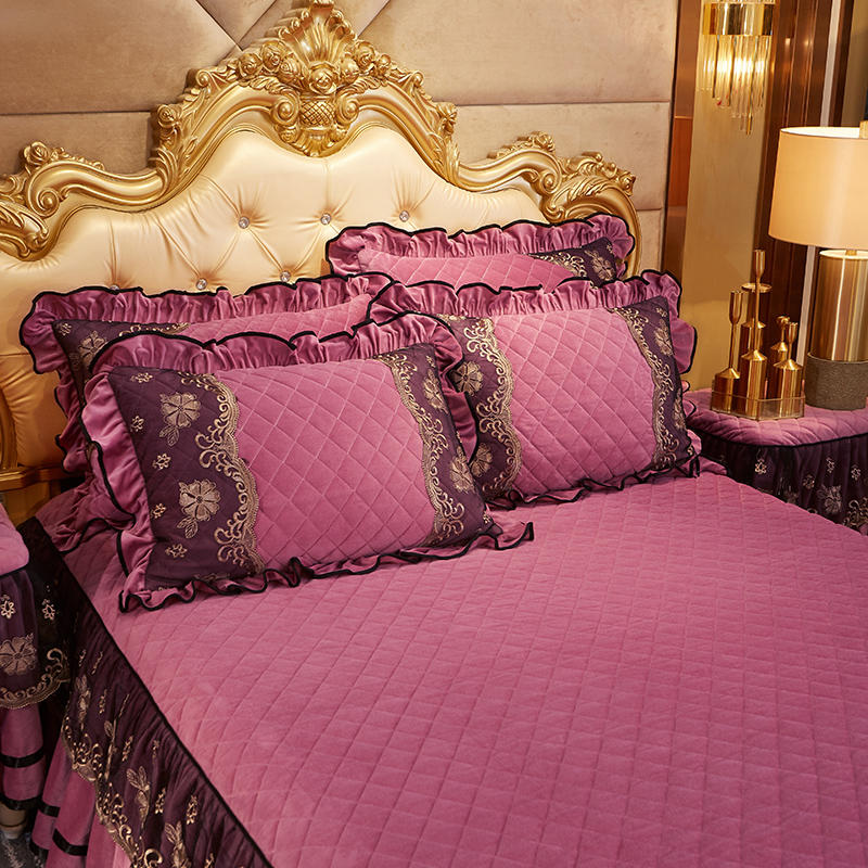 Einfarbige Luxus-Tagesdecke aus dickem, gestepptem Samt, Queen-Size-Größe, Spitzenstickerei, kurzer Plüsch-Bettrock, nicht im Lieferumfang enthalten. Kissenbezug